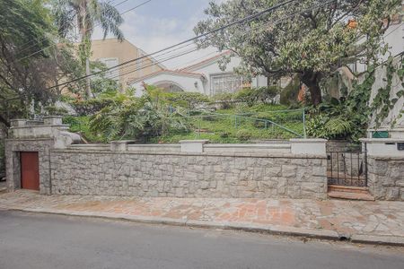 Casa à venda com 232m², 6 quartos e 1 vagaFachada