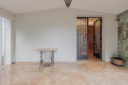 Casa à venda com 232m², 6 quartos e 1 vagaEntrada