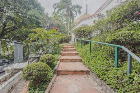 Casa à venda com 232m², 6 quartos e 1 vagaEntrada