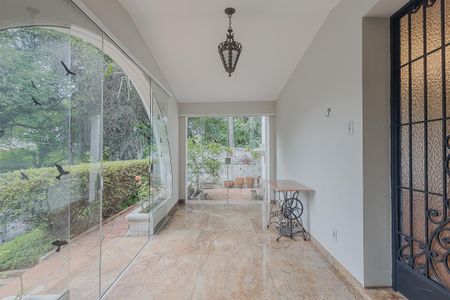 Casa à venda com 232m², 6 quartos e 1 vagaEntrada