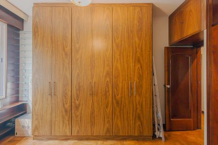 Casa à venda com 232m², 6 quartos e 1 vagaEscritório