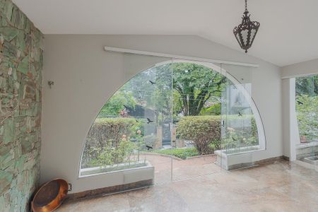 Casa à venda com 232m², 6 quartos e 1 vagaEntrada