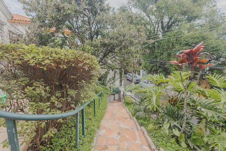 Casa à venda com 232m², 6 quartos e 1 vagaEntrada