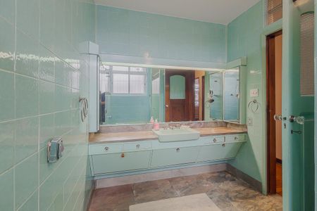 Casa à venda com 232m², 6 quartos e 1 vagaBanheiro 2