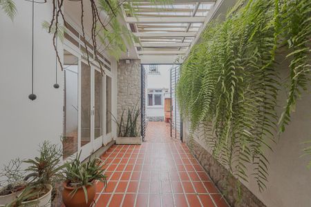 Casa à venda com 232m², 6 quartos e 1 vagaEntrada