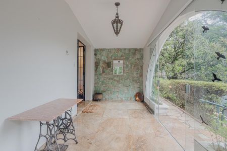 Casa à venda com 232m², 6 quartos e 1 vagaEntrada