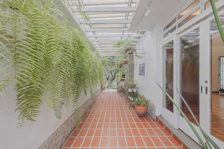 Casa à venda com 232m², 6 quartos e 1 vagaEntrada