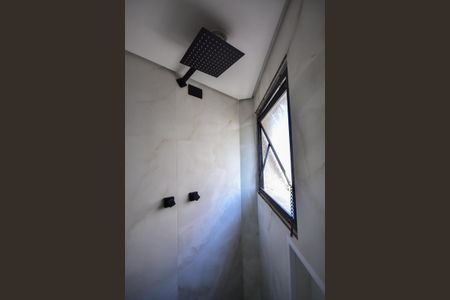 Apartamento à venda com 228m², 3 quartos e 4 vagasChuveiro do Banheiro da Suíte 2