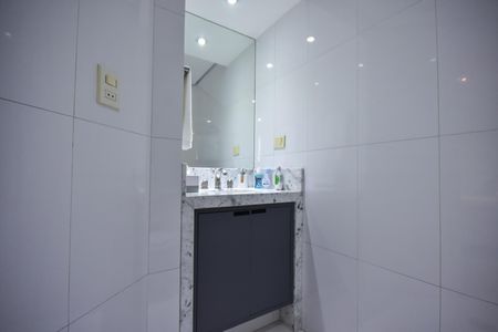 Apartamento à venda com 228m², 3 quartos e 4 vagasBanheiro 2 da Suíte  3