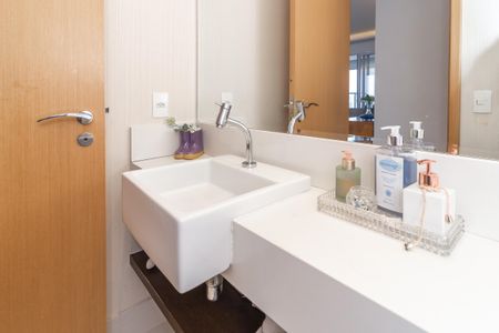 Apartamento para alugar com 230m², 3 quartos e 4 vagasLavabo