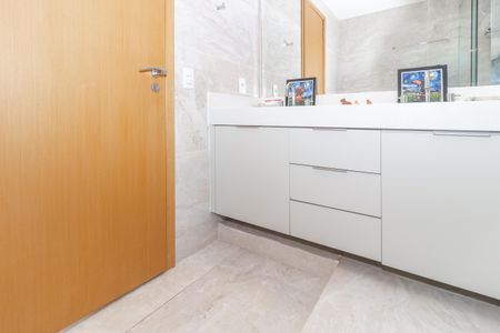 Apartamento para alugar com 230m², 3 quartos e 4 vagasBanheiro 2 da Suíte 1