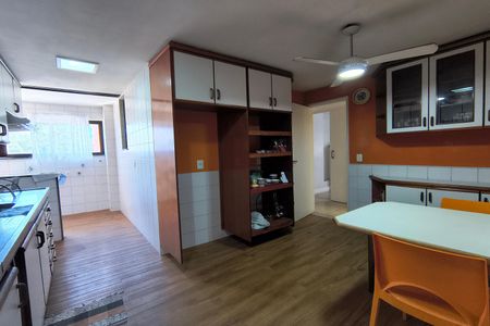 Apartamento à venda com 198m², 4 quartos e 2 vagasCozinha