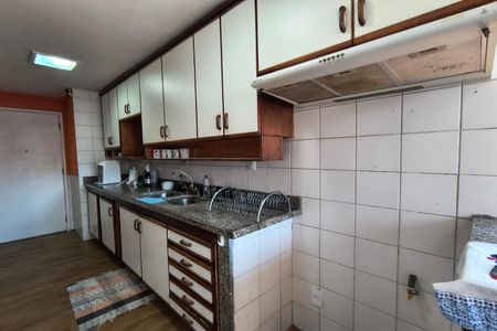 Apartamento à venda com 198m², 4 quartos e 2 vagasCozinha