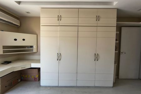 Apartamento à venda com 198m², 4 quartos e 2 vagasQuarto 1