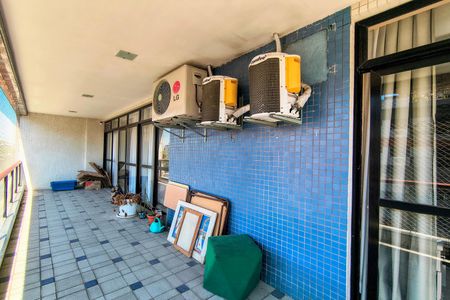 Apartamento à venda com 198m², 4 quartos e 2 vagasVaranda da Sala e da Suite 1