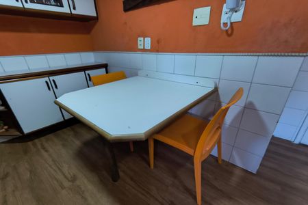 Apartamento à venda com 198m², 4 quartos e 2 vagasCozinha