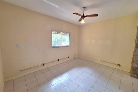 Sala de casa para alugar com 2 quartos, 120m² em Jardim Primavera, Duque de Caxias