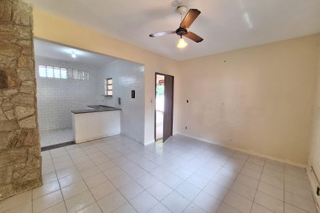 Sala de casa para alugar com 2 quartos, 120m² em Jardim Primavera, Duque de Caxias