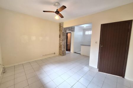 Sala de casa para alugar com 2 quartos, 120m² em Jardim Primavera, Duque de Caxias