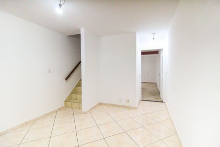 Sala de casa de condomínio para alugar com 2 quartos, 90m² em Fazenda Aricanduva, São Paulo