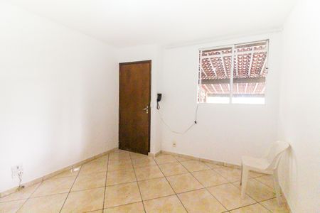 Sala de casa de condomínio para alugar com 2 quartos, 90m² em Fazenda Aricanduva, São Paulo