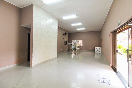Casa de condomínio para alugar com 90m², 2 quartos e 4 vagas Casa de condomínio para alugar com 90m², 2 quartos e 4 vagasÁrea comum - Salão de festas