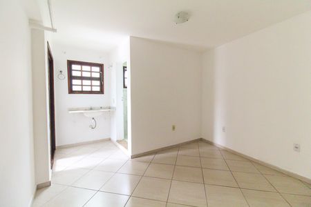 Casa de condomínio para alugar com 90m², 2 quartos e 4 vagas Casa de condomínio para alugar com 90m², 2 quartos e 4 vagasSuíte