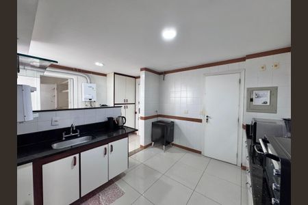 Apartamento à venda com 177m², 3 quartos e 3 vagas Cozinha e Área de Serviço