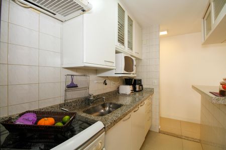 Apartamento à venda com 63m², 2 quartos e 2 vagasCozinha