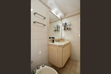 Apartamento à venda com 63m², 2 quartos e 2 vagasBanheiro da Suíte