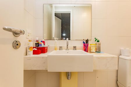 Apartamento à venda com 140m², 3 quartos e 2 vagas Apartamento à venda com 140m², 3 quartos e 2 vagasBanheiro da Suíte 1