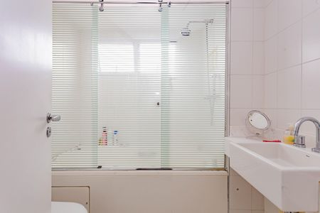 Apartamento à venda com 140m², 3 quartos e 2 vagas Apartamento à venda com 140m², 3 quartos e 2 vagasBanheiro da Suíte 2