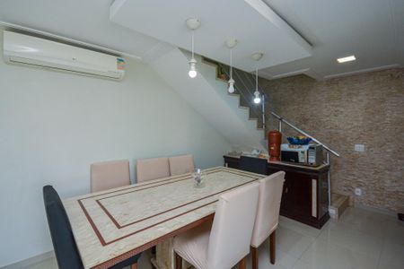 Casa à venda com 88m², 3 quartos e 2 vagasSala