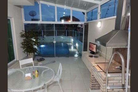 Casa à venda com 220m², 3 quartos e 3 vagas