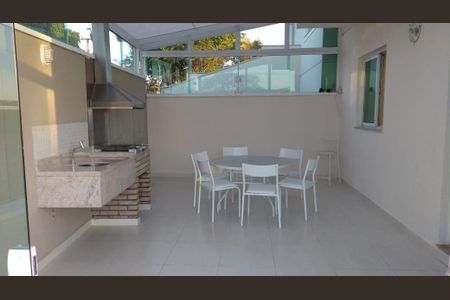 Casa à venda com 220m², 3 quartos e 3 vagas