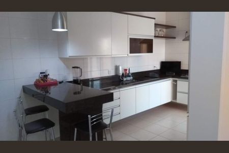 Casa à venda com 3 quartos, 220m² em Jardim Pacaembu, Jundiaí