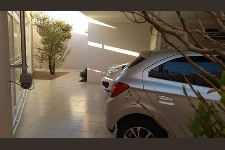 Casa à venda com 220m², 3 quartos e 3 vagas