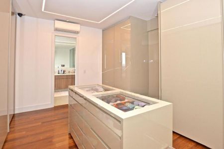 Apartamento à venda com 286m², 3 quartos e 4 vagas