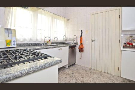 Casa à venda com 403m², 4 quartos e 6 vagas