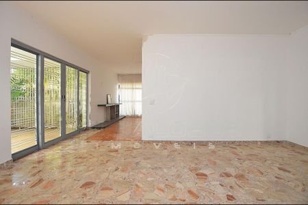 Casa à venda com 4 quartos, 478m² em Sumaré, São Paulo