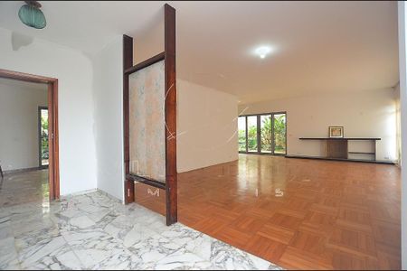 Casa à venda com 4 quartos, 478m² em Sumaré, São Paulo