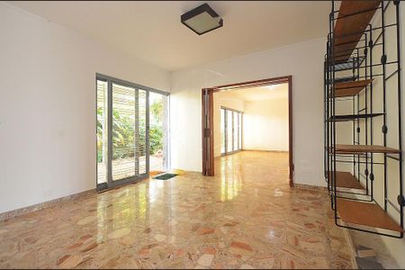 Casa à venda com 4 quartos, 478m² em Sumaré, São Paulo