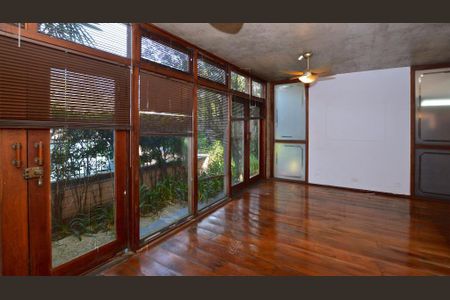 Casa à venda com 4 quartos, 421m² em Butantã, São Paulo