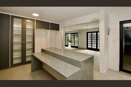 Casa à venda com 215m², 3 quartos e 2 vagas