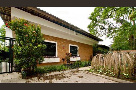 Casa à venda com 215m², 3 quartos e 2 vagas