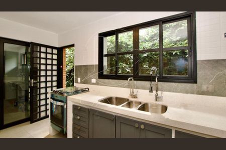 Casa à venda com 215m², 3 quartos e 2 vagas