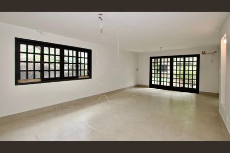 Casa à venda com 215m², 3 quartos e 2 vagas