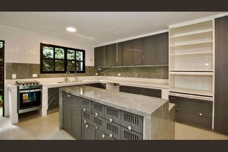 Casa à venda com 215m², 3 quartos e 2 vagas