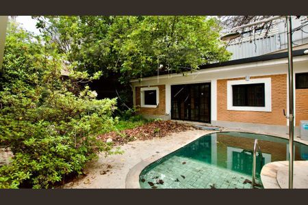 Casa à venda com 215m², 3 quartos e 2 vagas