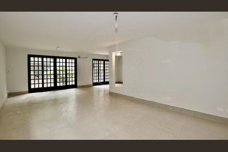 Casa à venda com 215m², 3 quartos e 2 vagas